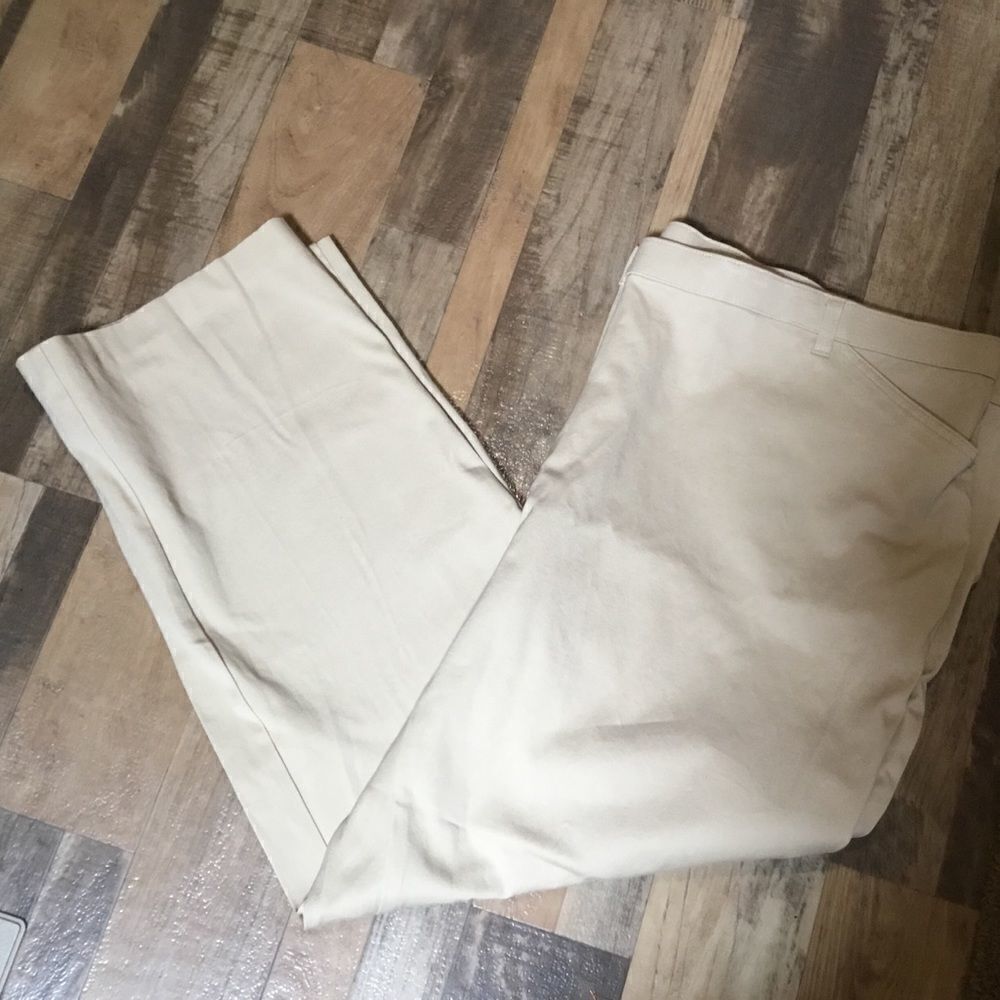 NWT Women’s Size 24W Petite Kaki Stretch Capris by White Stag